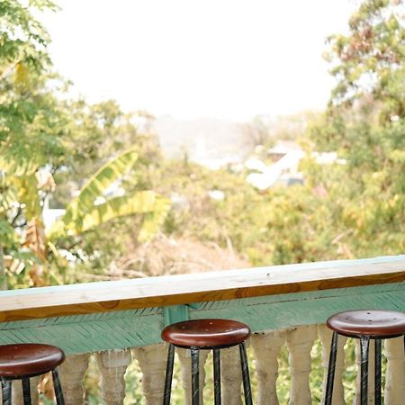 纳闽巴霍 Bajo Bunkhouse旅舍 外观 照片