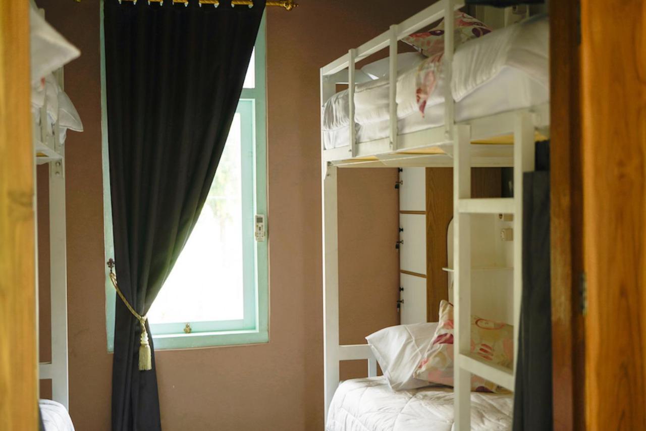 纳闽巴霍 Bajo Bunkhouse旅舍 外观 照片